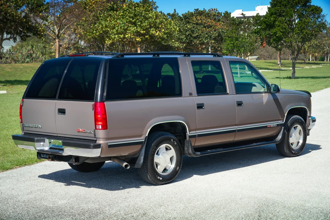 1997 GMC Suburban 8th Gen - Image 15 of 31