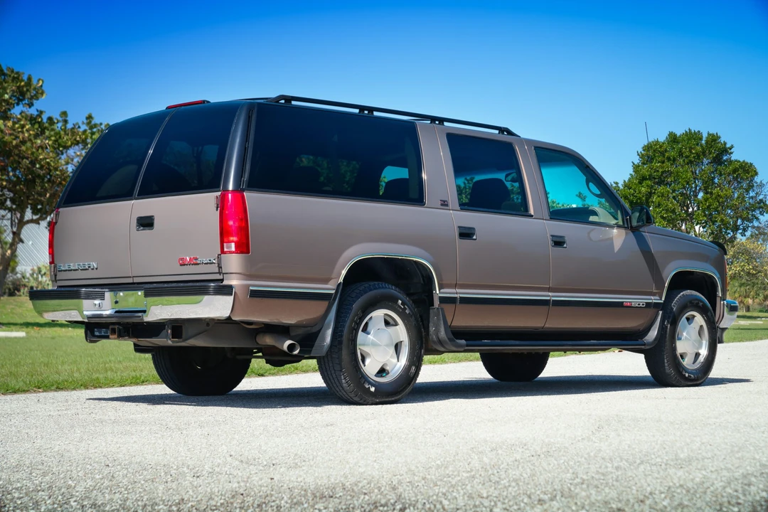 1997 GMC Suburban 8th Gen - Image 14 of 31