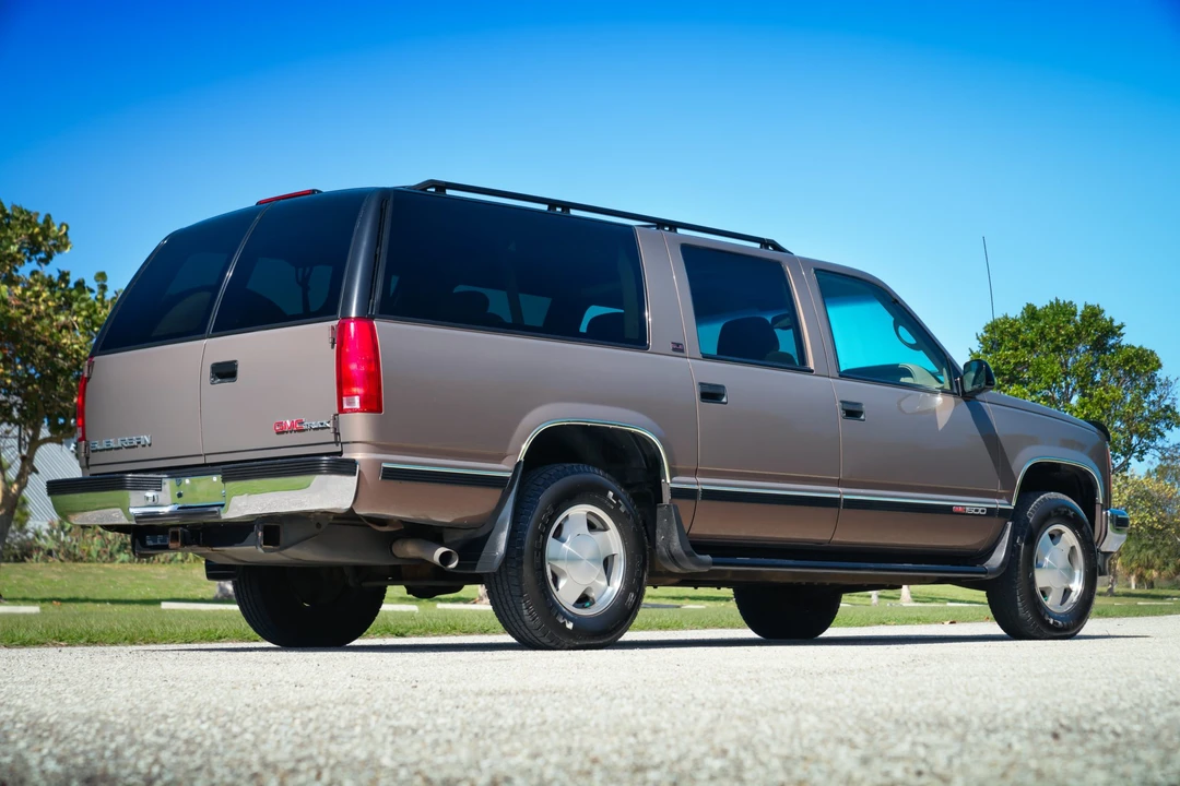 1997 GMC Suburban 8th Gen - Image 13 of 31