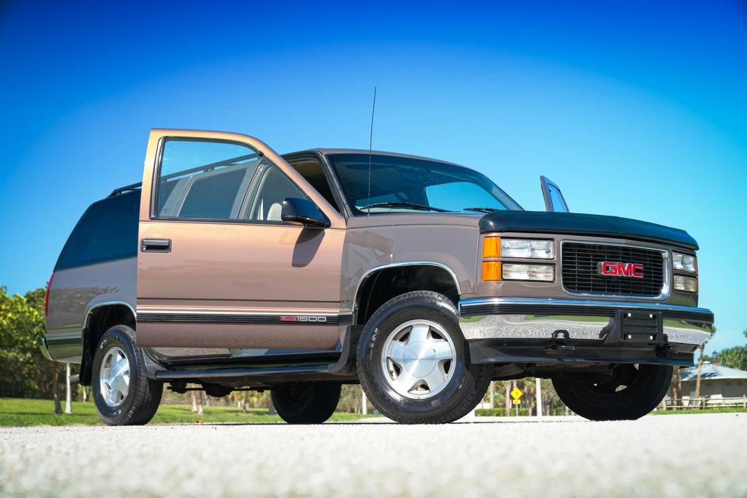 1997 GMC Suburban 8th Gen - Image 27 of 31