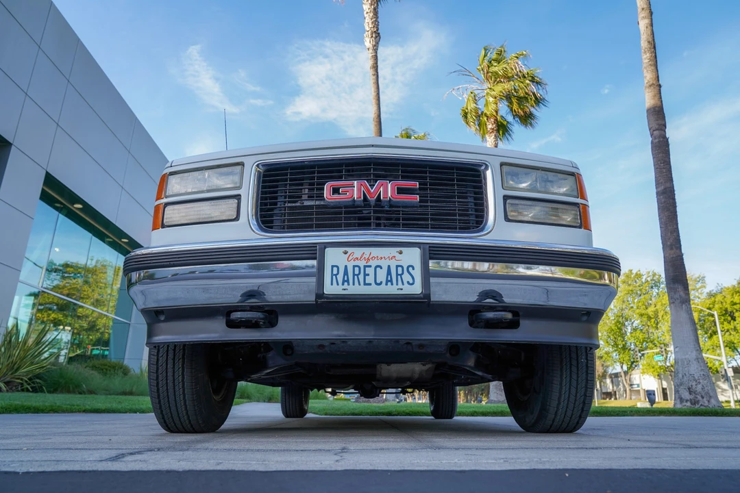 1997 GMC Suburban 8th Gen - Image 5 of 31