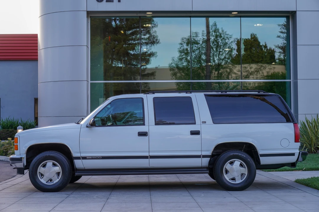 1997 GMC Suburban 8th Gen - Image 16 of 31