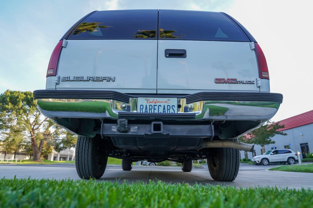 1997 GMC Suburban 8th Gen - Image 13 of 31