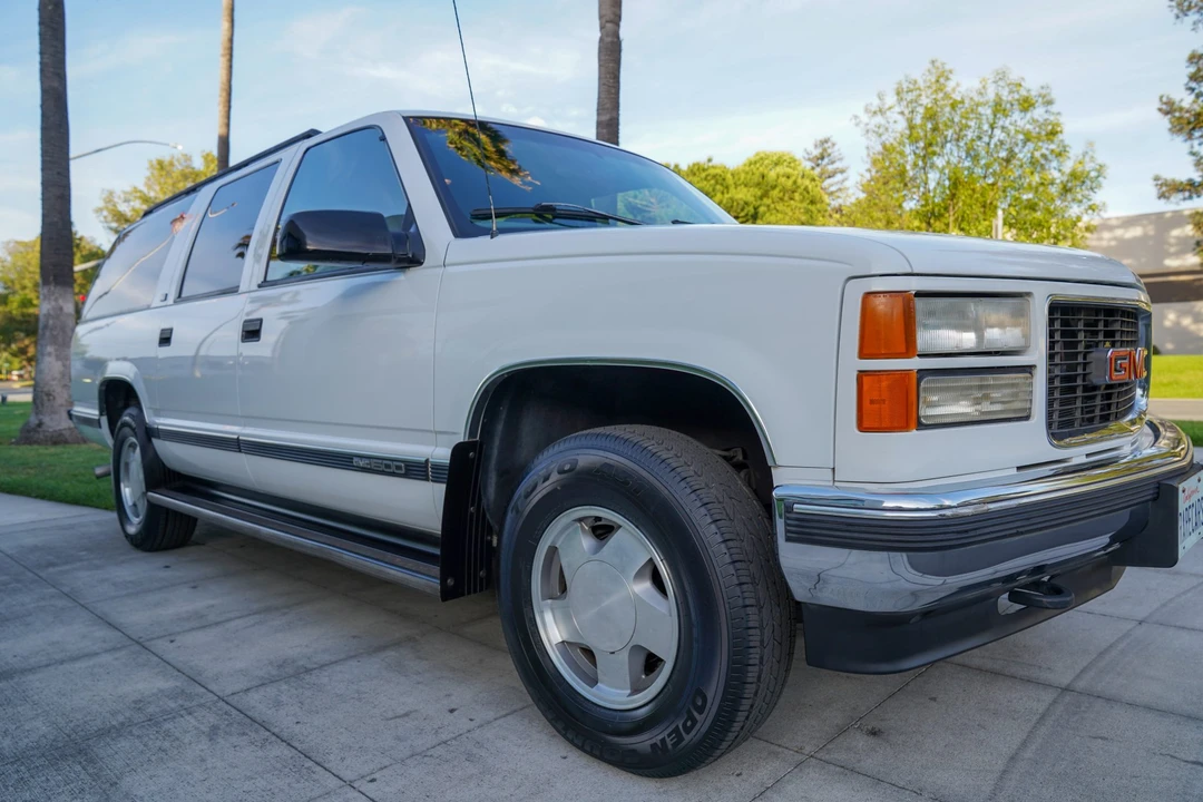 1997 GMC Suburban 8th Gen - Image 6 of 31