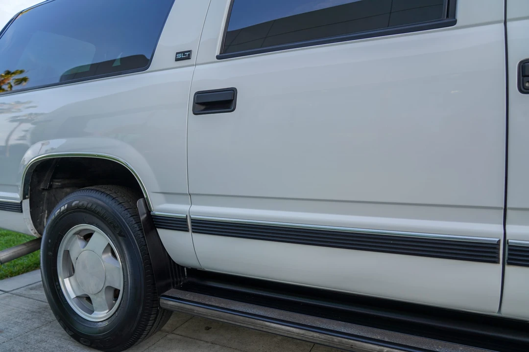 1997 GMC Suburban 8th Gen - Image 28 of 31