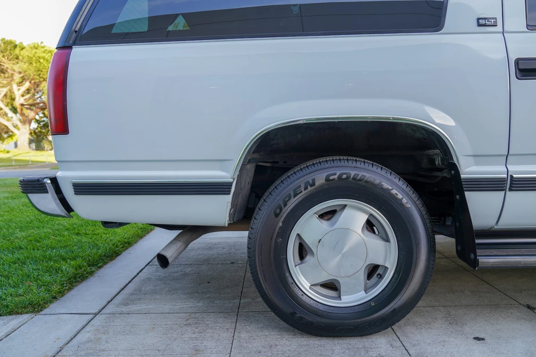 1997 GMC Suburban 8th Gen - Image 29 of 31