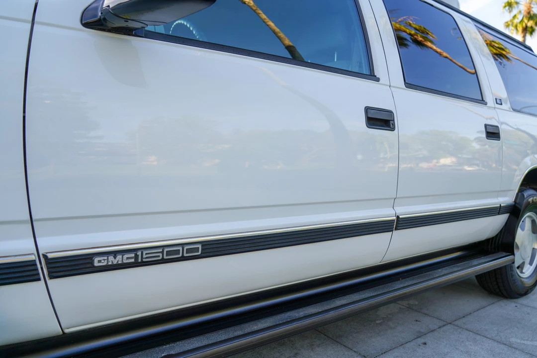 1997 GMC Suburban 8th Gen - Image 31 of 31