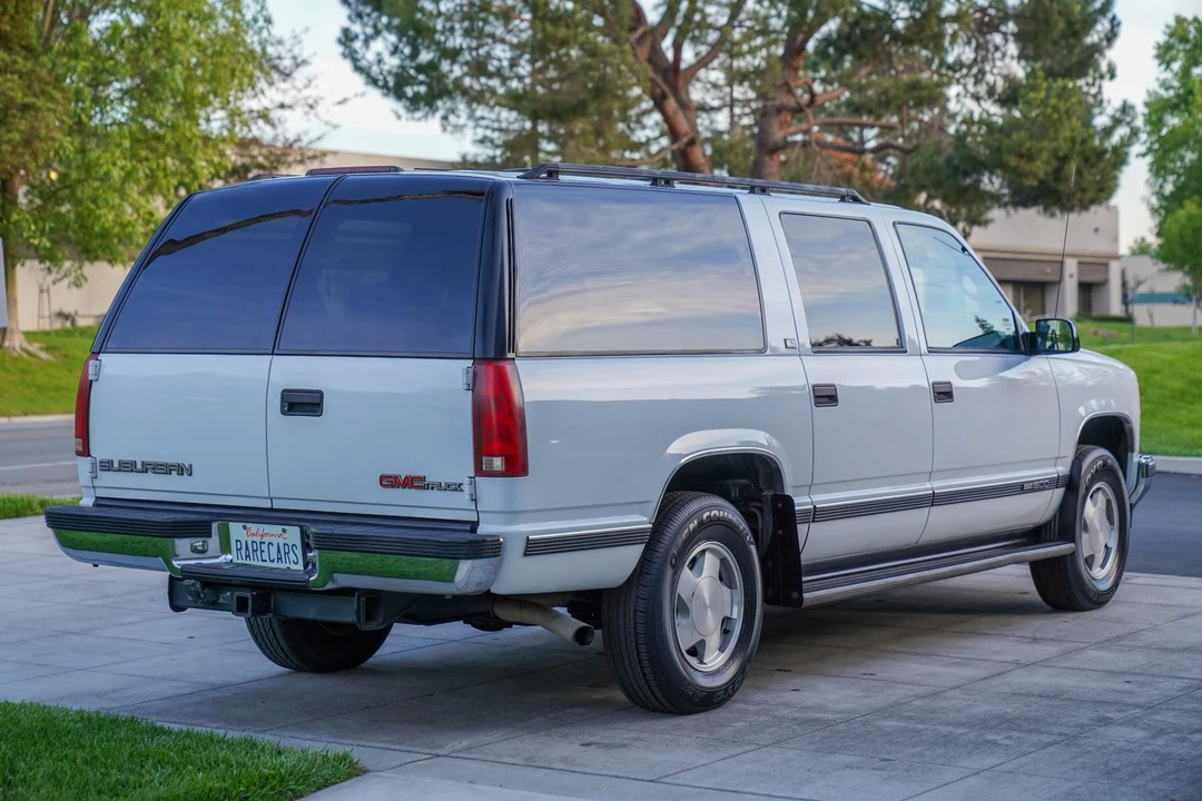 1997 GMC Suburban 8th Gen - Image 10 of 31