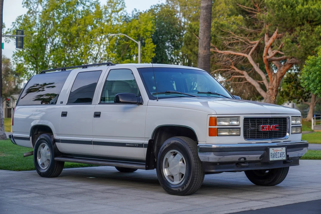 1997 GMC Suburban 8th Gen - Image 7 of 31