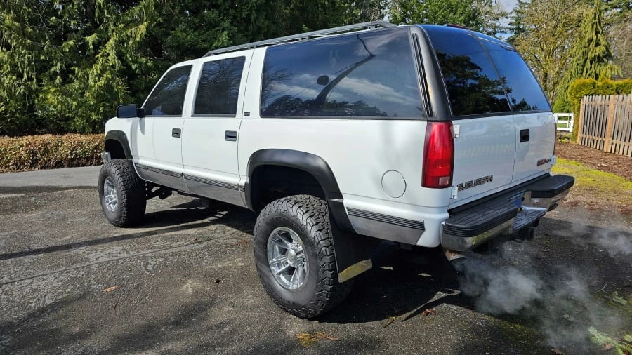 1997 GMC Suburban 8th Gen - Image 2 of 7