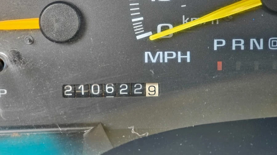 1997 GMC Suburban 8th Gen - Image 7 of 7