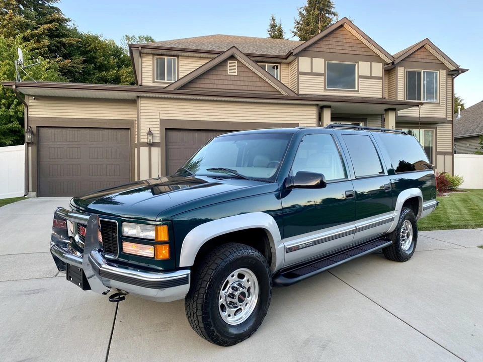 1997 GMC Suburban 8th Gen - Image 3 of 31