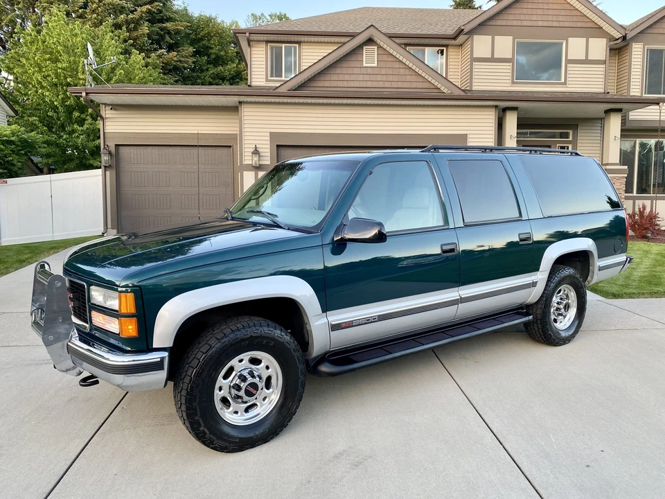 1997 GMC Suburban 8th Gen - Image 2 of 31