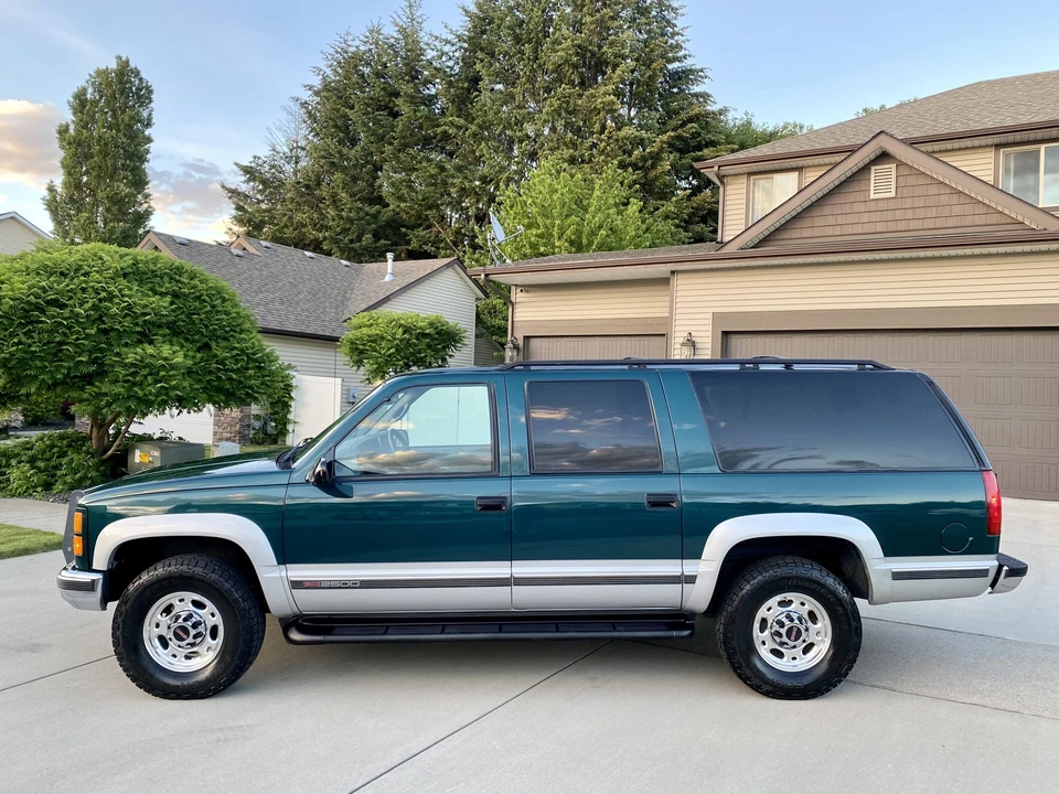 1997 GMC Suburban 8th Gen - Image 13 of 31