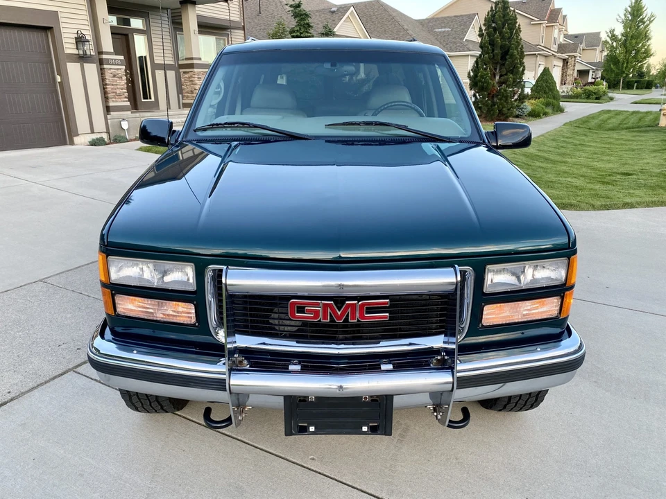 1997 GMC Suburban 8th Gen - Image 5 of 31