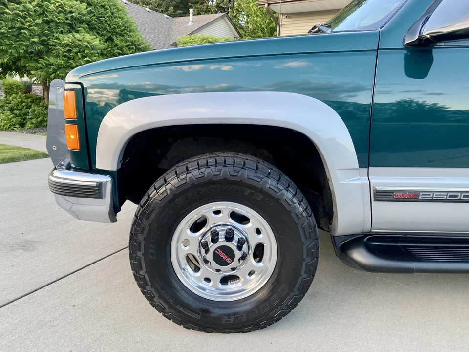 1997 GMC Suburban 8th Gen - Image 17 of 31