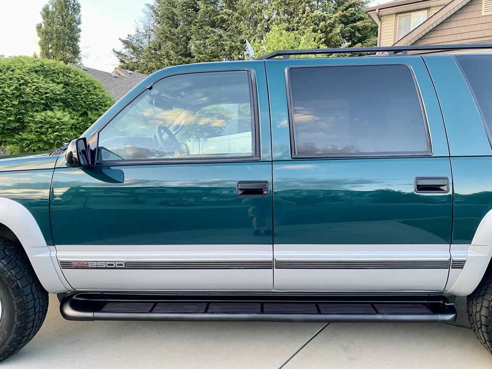 1997 GMC Suburban 8th Gen - Image 21 of 31