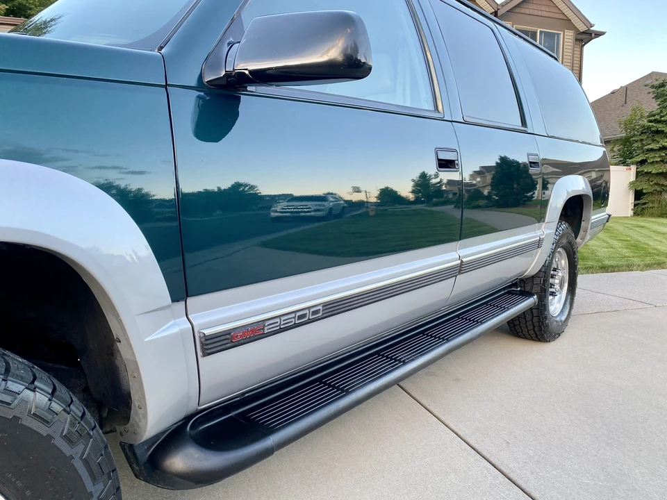 1997 GMC Suburban 8th Gen - Image 19 of 31