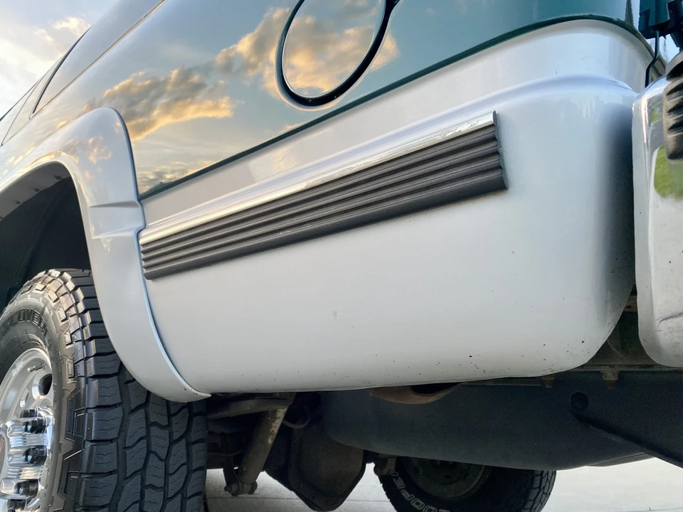 1997 GMC Suburban 8th Gen - Image 23 of 31
