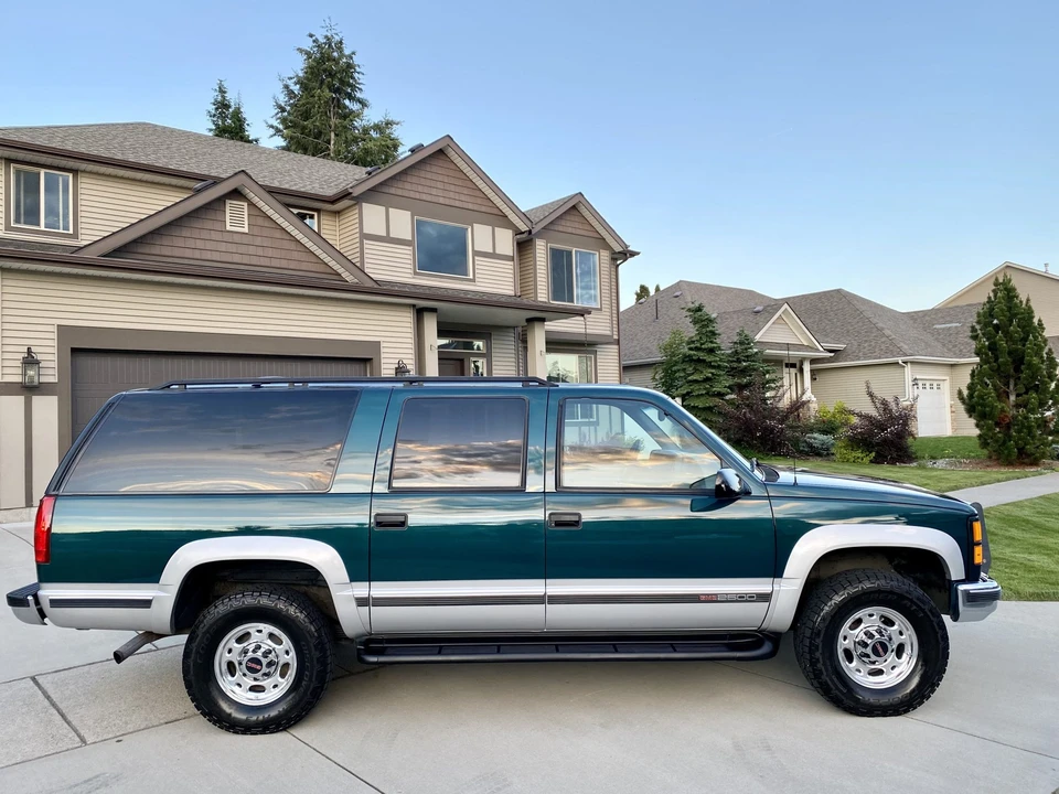 1997 GMC Suburban 8th Gen - Image 8 of 31