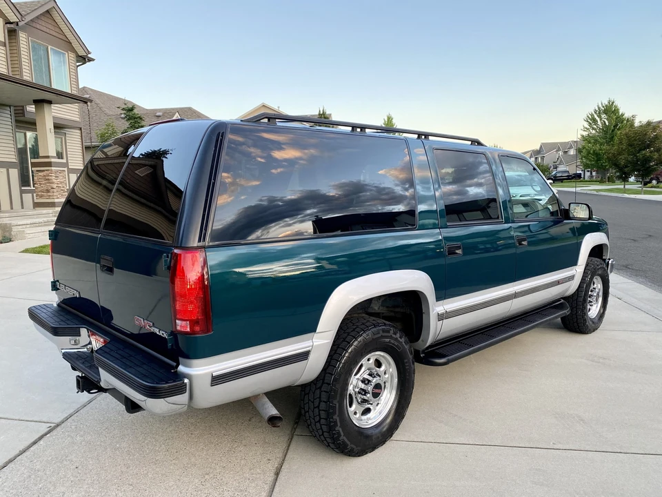 1997 GMC Suburban 8th Gen - Image 9 of 31