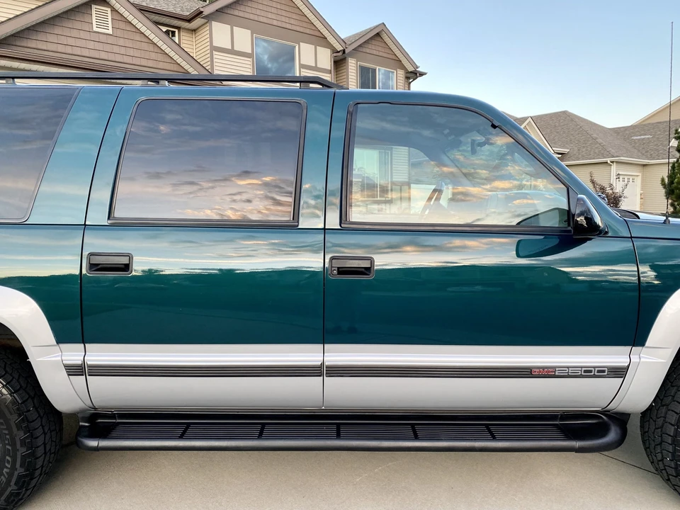 1997 GMC Suburban 8th Gen - Image 28 of 31