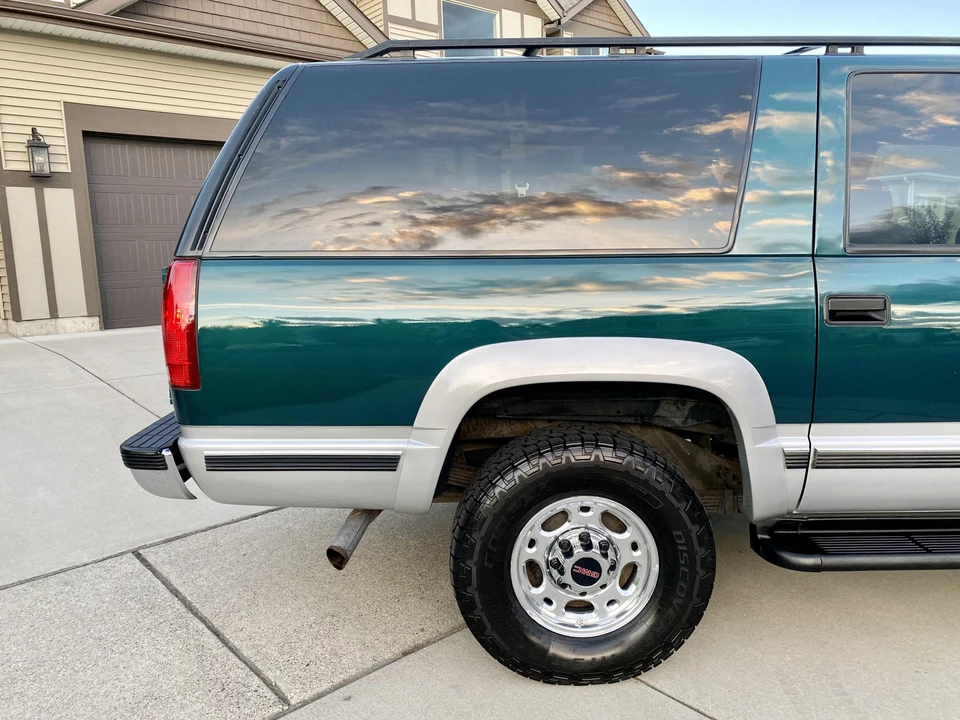 1997 GMC Suburban 8th Gen - Image 27 of 31