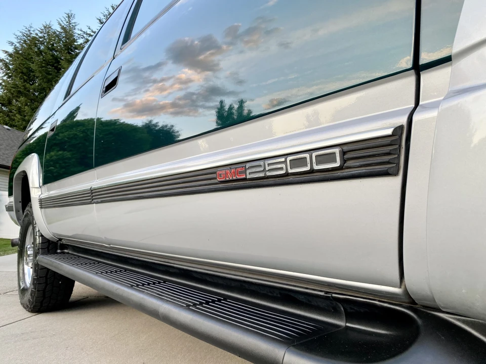1997 GMC Suburban 8th Gen - Image 30 of 31