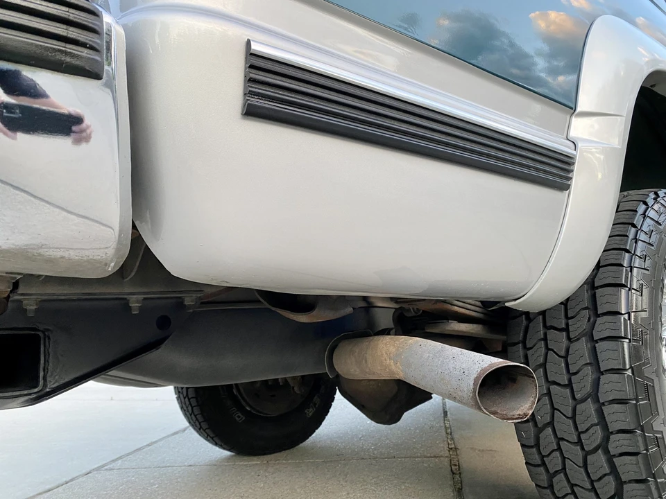 1997 GMC Suburban 8th Gen - Image 26 of 31
