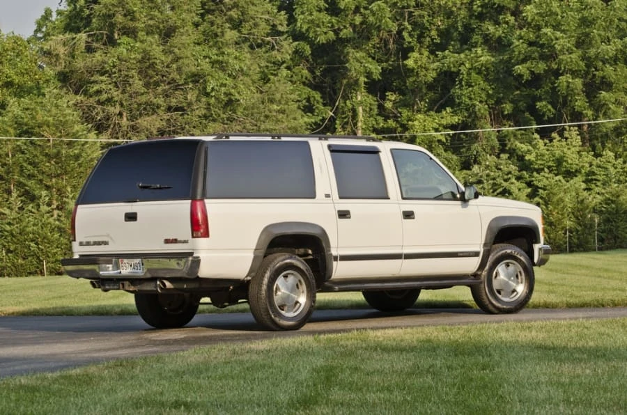 1997 GMC Suburban 8th Gen - Image 2 of 10