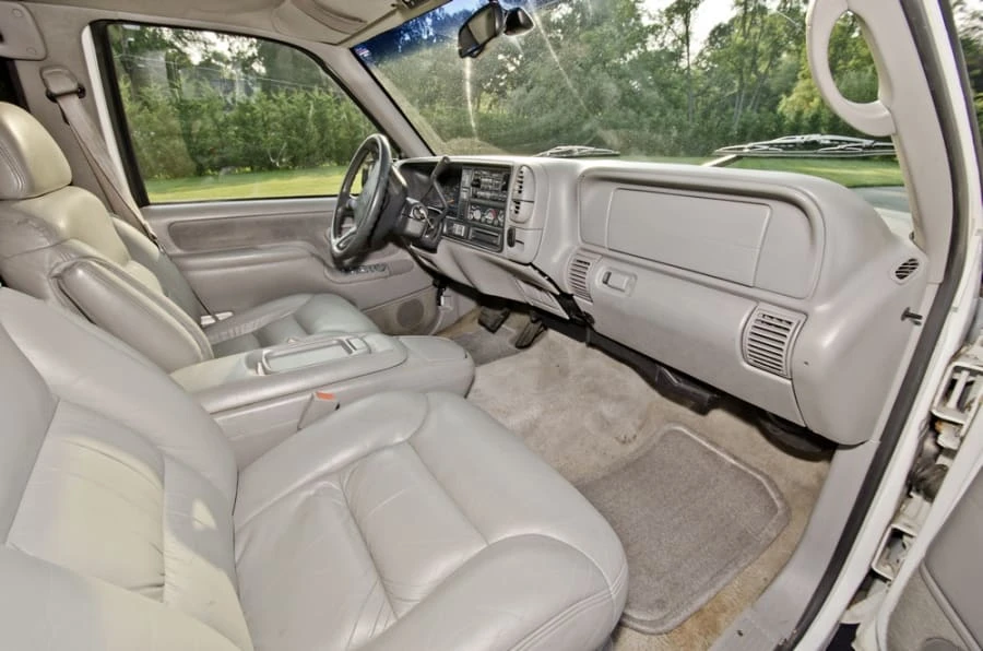 1997 GMC Suburban 8th Gen - Image 5 of 10