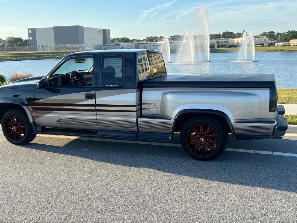 1997 GMC C/K - Image 2 of 10