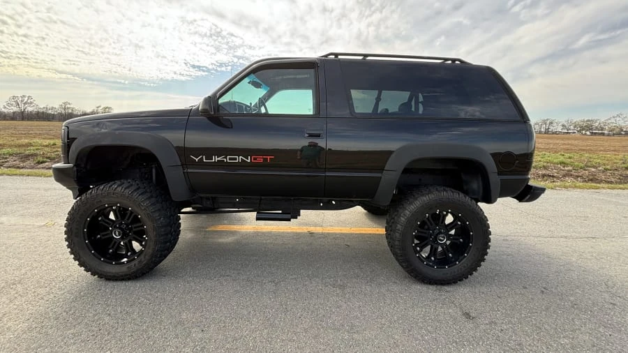 1997 GMC Yukon 1st Gen - Image 2 of 9