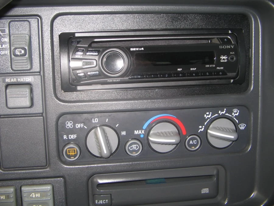1997 GMC Yukon 1st Gen - Image 7 of 8