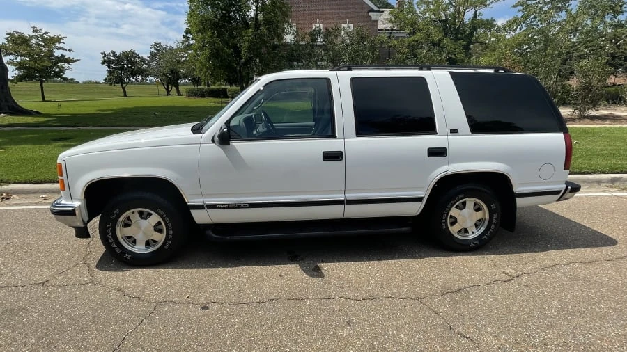 1997 GMC Yukon 1st Gen - Image 2 of 9