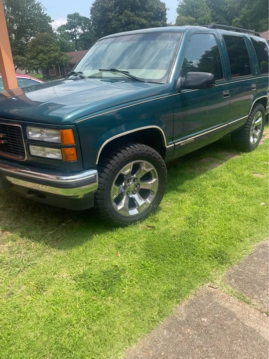 1997 GMC Yukon 1st Gen - Image 2 of 5