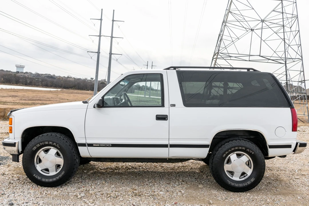 1997 GMC Yukon 1st Gen - Image 2 of 31