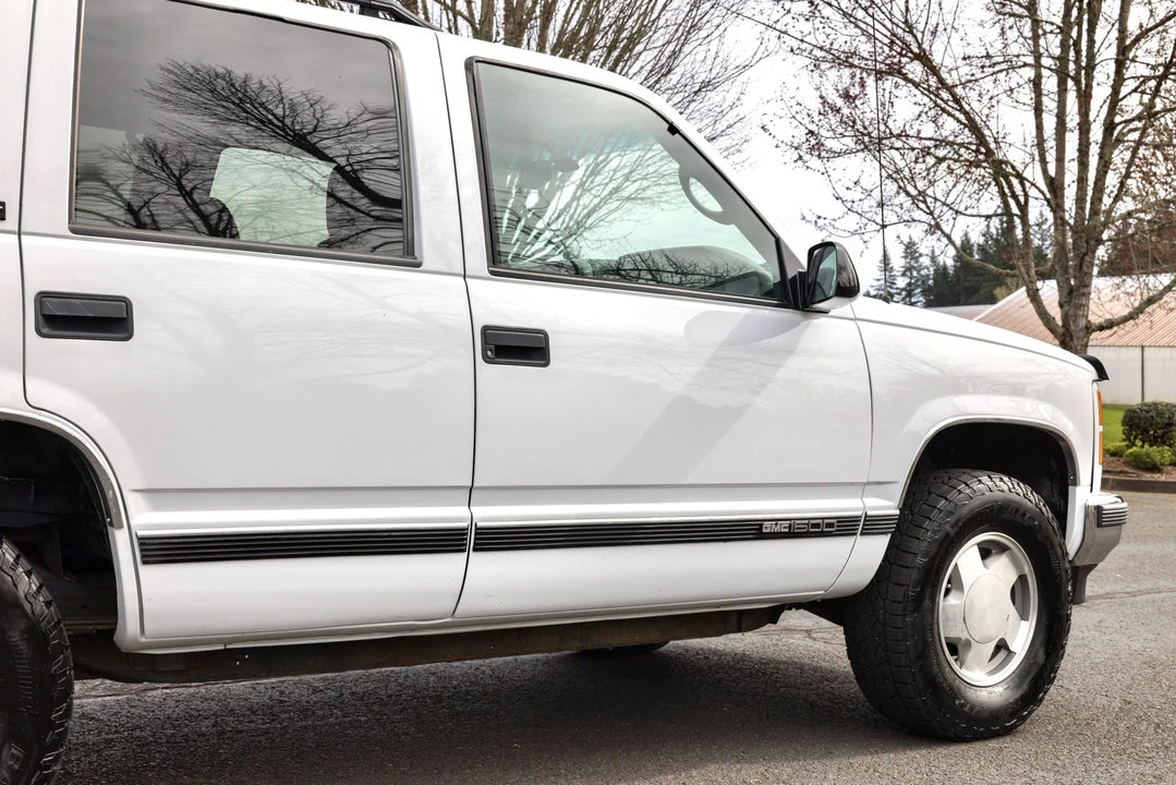 1997 GMC Yukon 1st Gen - Image 28 of 31