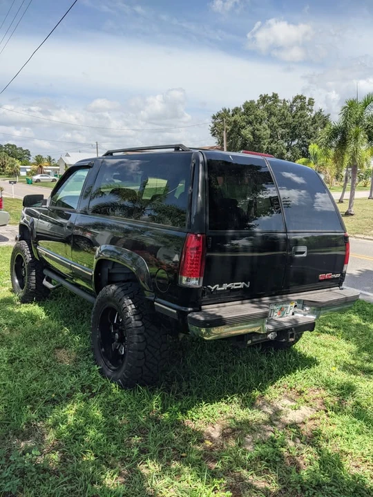 1997 GMC Yukon 1st Gen - Image 2 of 15
