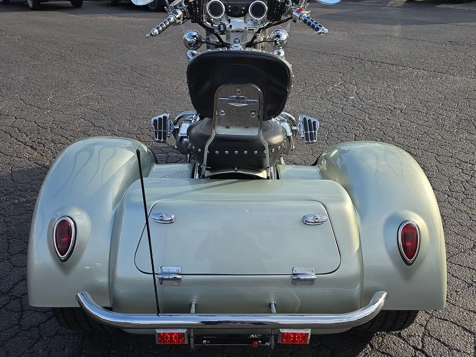 1997 Honda Gold Wing - Image 14 of 21