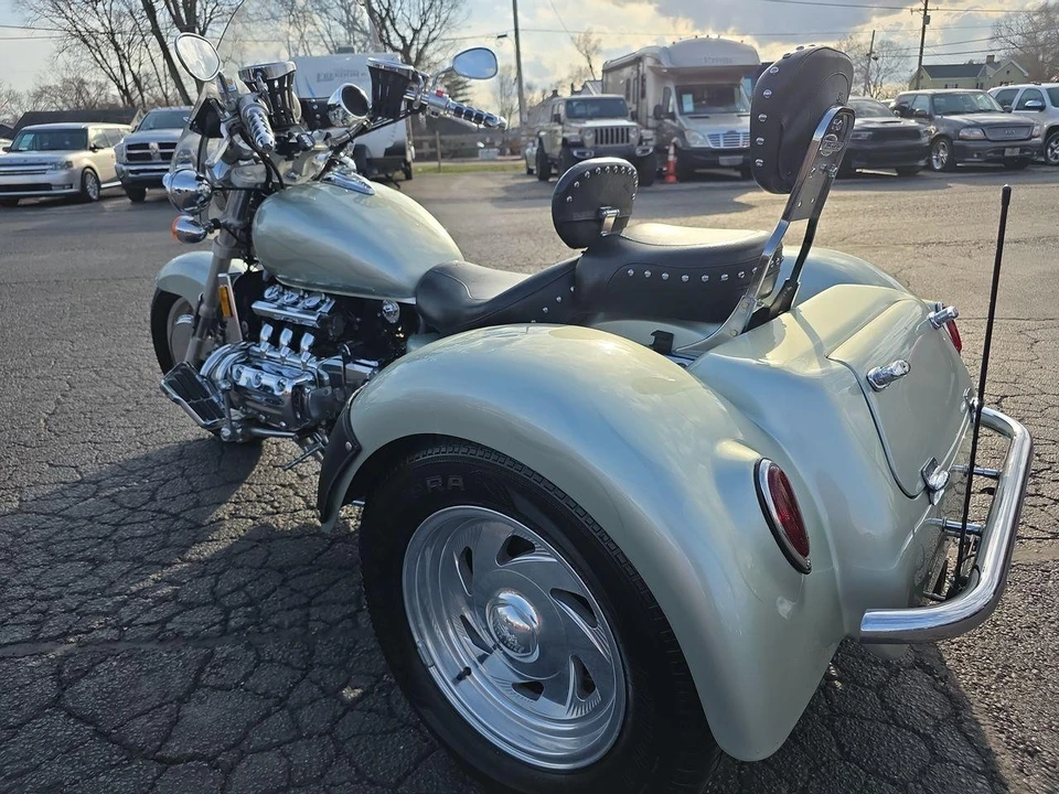 1997 Honda Gold Wing - Image 2 of 21