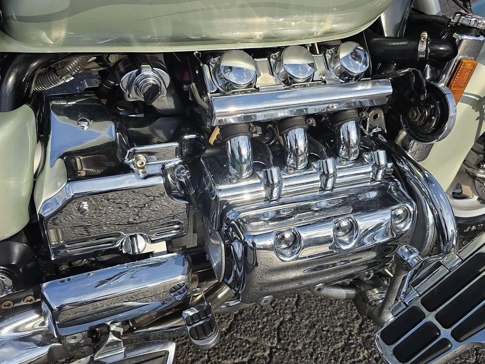 1997 Honda Gold Wing - Image 13 of 21