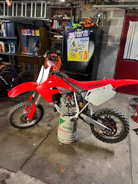 1997 Honda CR - Image 2 of 4