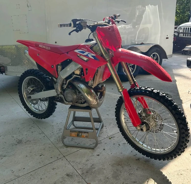 1997 Honda CR - Image 8 of 10