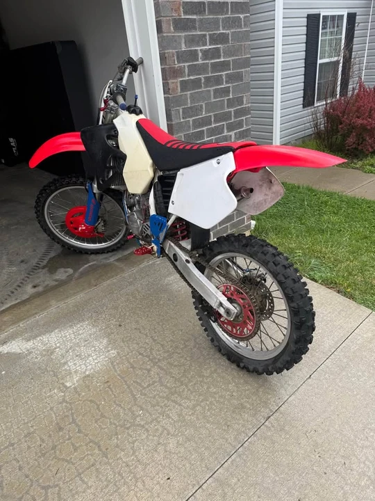1997 Honda CR - Image 2 of 3