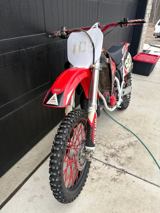 1997 Honda CR - Image 2 of 8