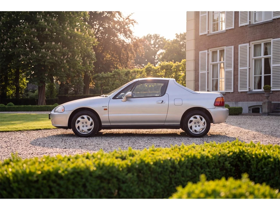 1997 Honda CR-X - Image 10 of 11