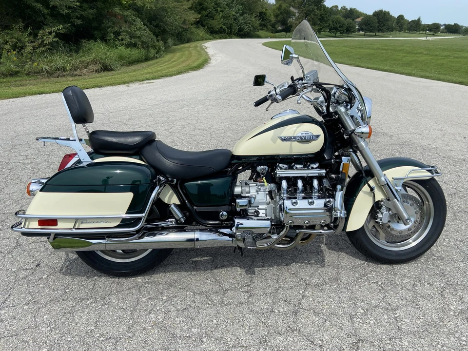 1997 Honda Gold Wing - Image 13 of 31