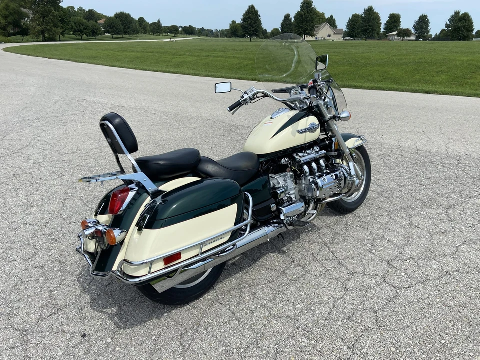 1997 Honda Gold Wing - Image 12 of 31