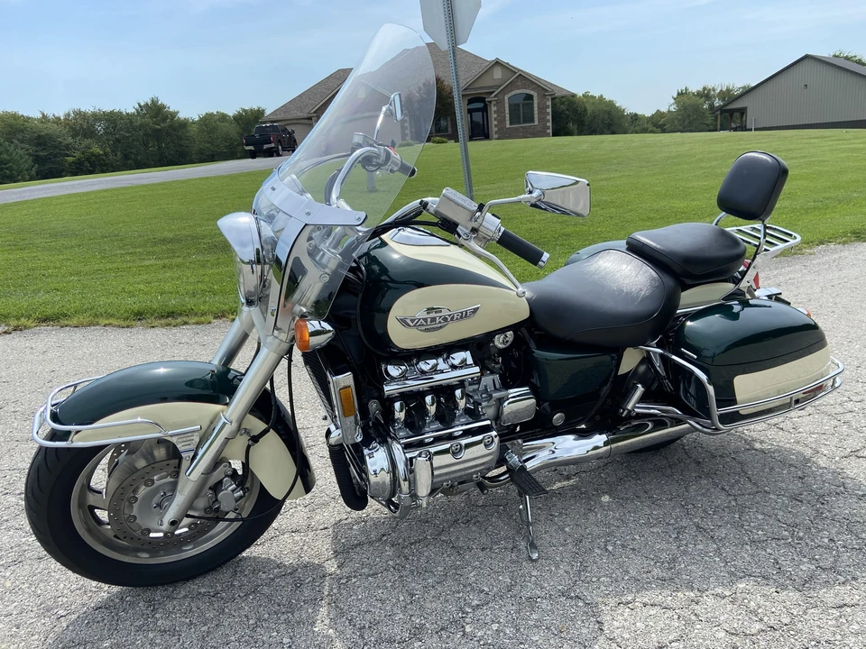 1997 Honda Gold Wing - Image 6 of 31